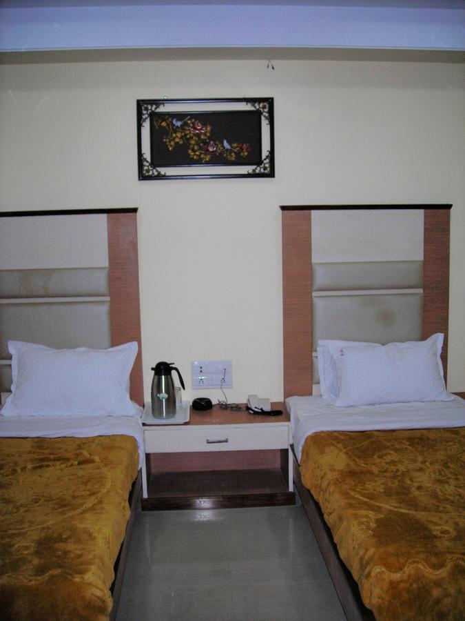 Hotel Dolphin Rāipur Exterior foto