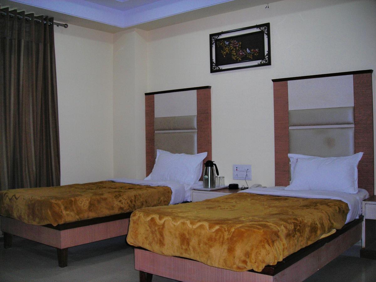 Hotel Dolphin Rāipur Exterior foto