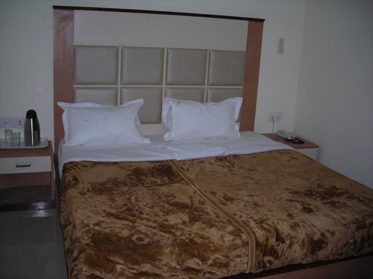 Hotel Dolphin Rāipur Exterior foto